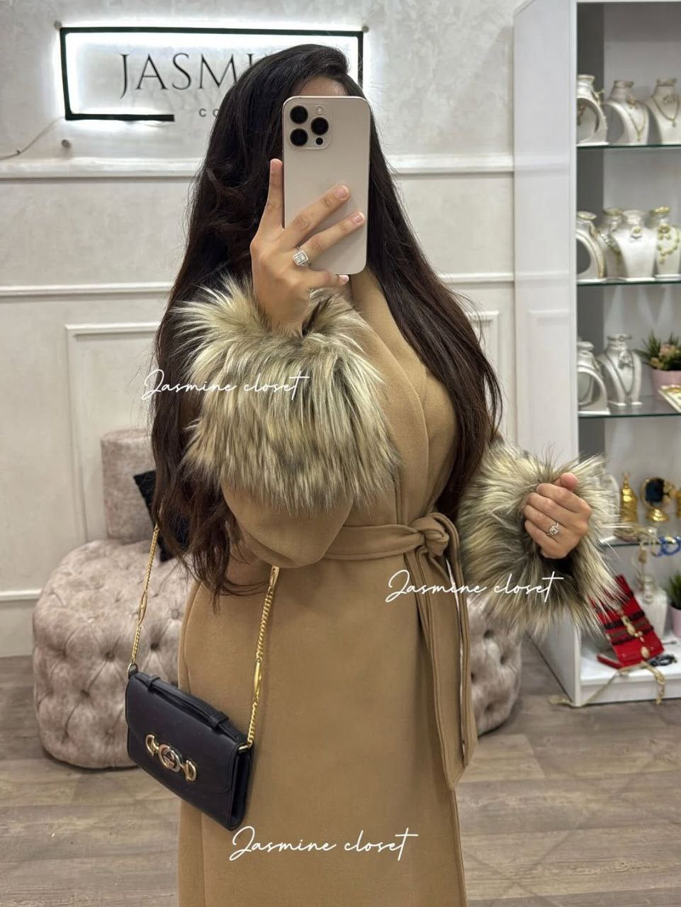 Manteau en fourrure très élégant et chic pour femmes