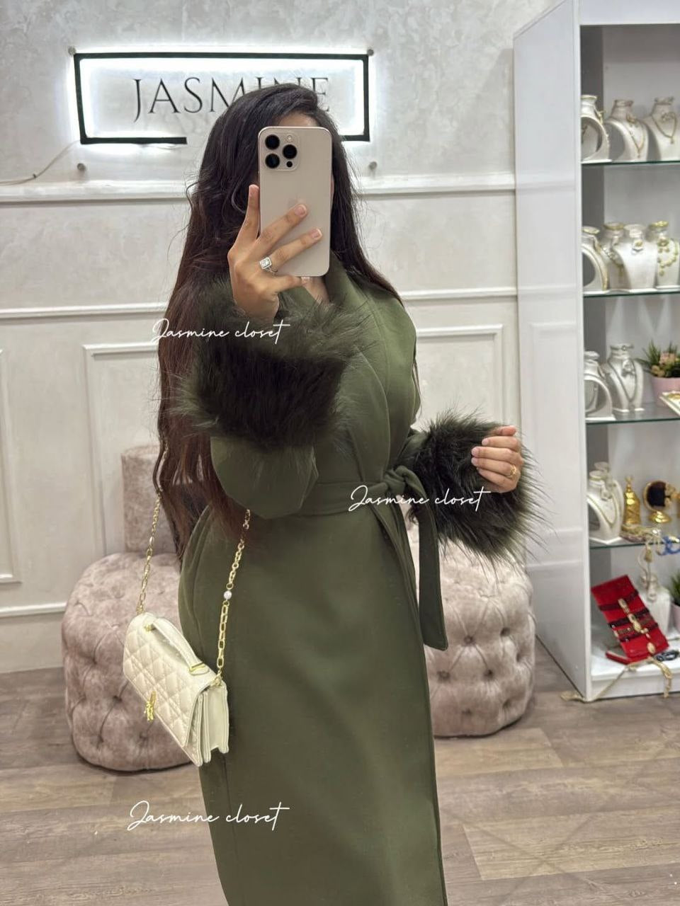 Manteau en fourrure très élégant et chic pour femmes