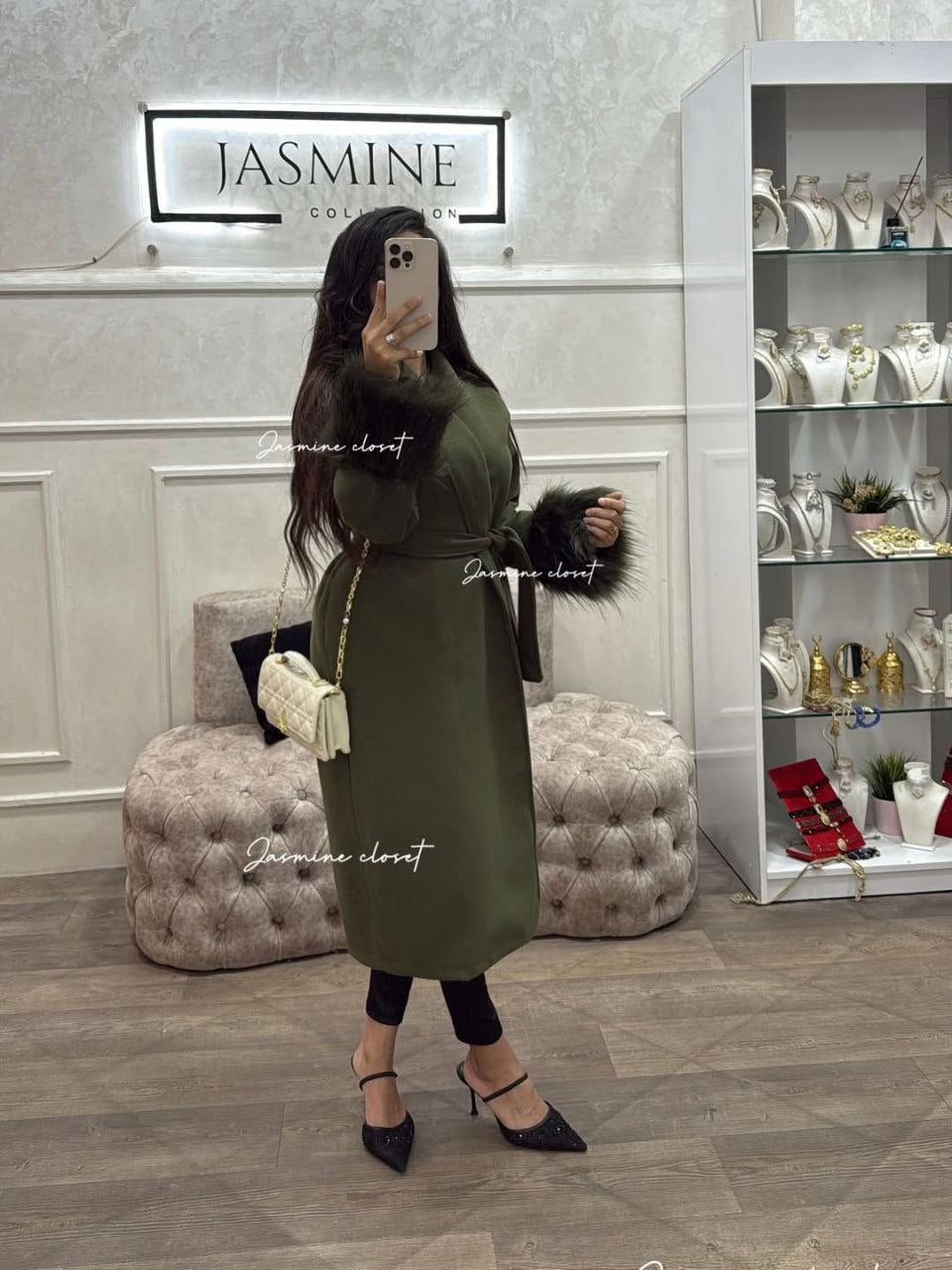 Manteau en fourrure très élégant et chic pour femmes