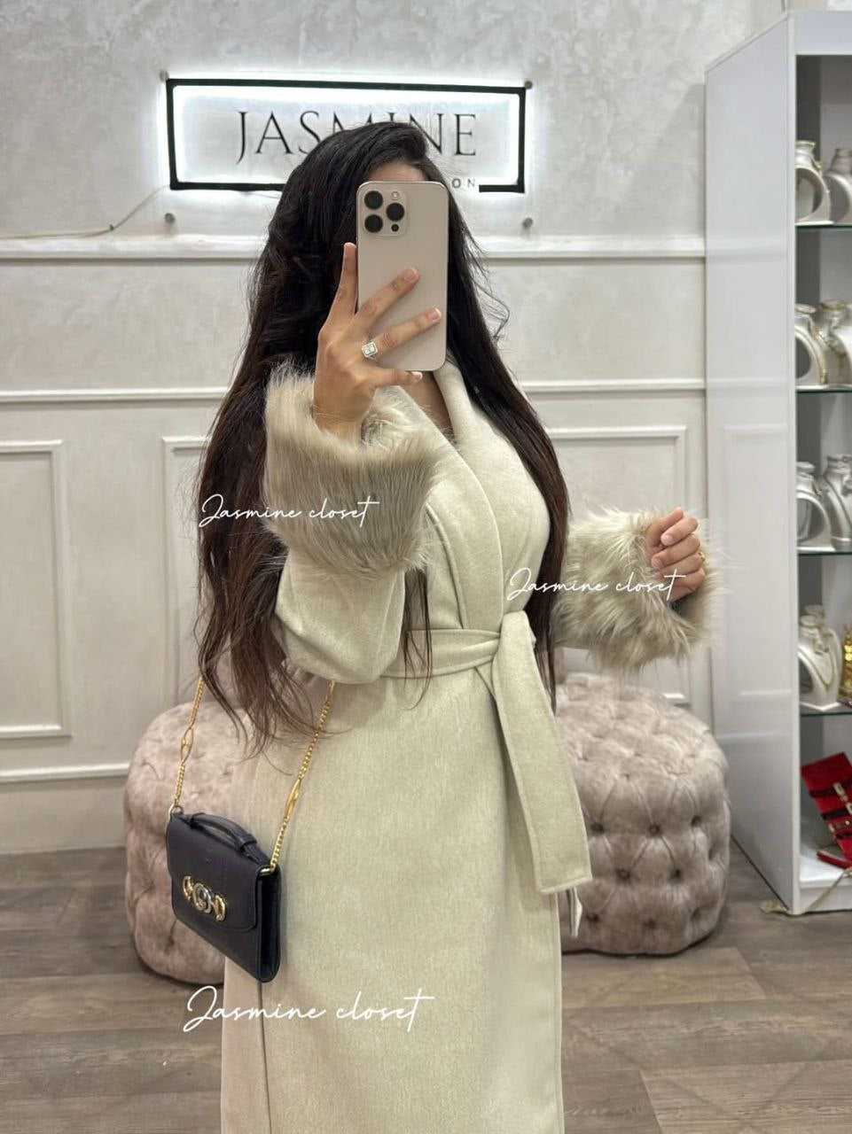 Manteau en fourrure très élégant et chic pour femmes