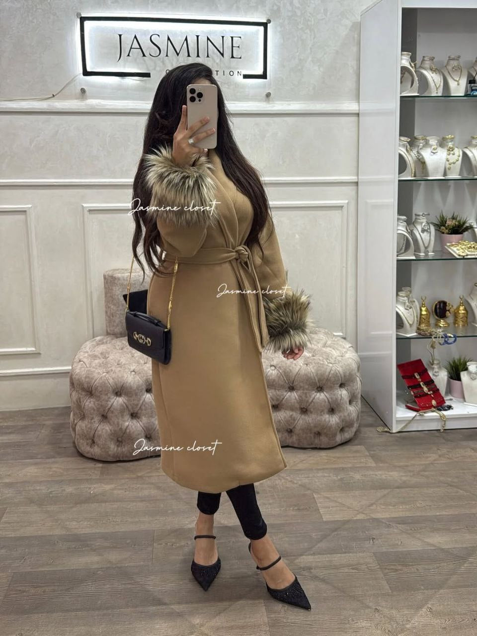 Manteau en fourrure très élégant et chic pour femmes